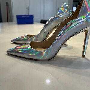 Brand new Stuart Weitzman 100 mm scallop silver